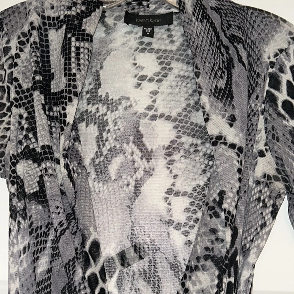 Karen Kane Sheer Snakeskin LS Top M Black/Gray Maximalist Gathered Waist USA
